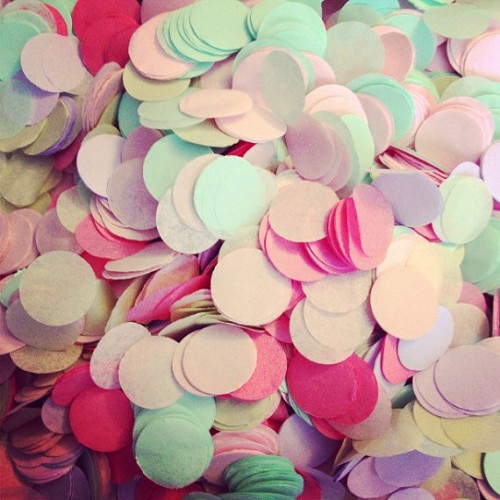 VAKIND - 1 Inch 2.5cm Multicolor Romance Round Paper Confetti Party Wedding Birthday Party Decorative Supplies